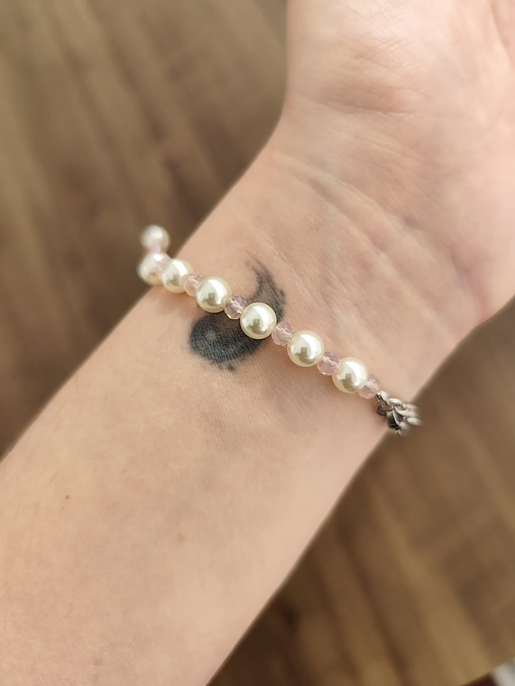 Pulseira Laço e Pérolas