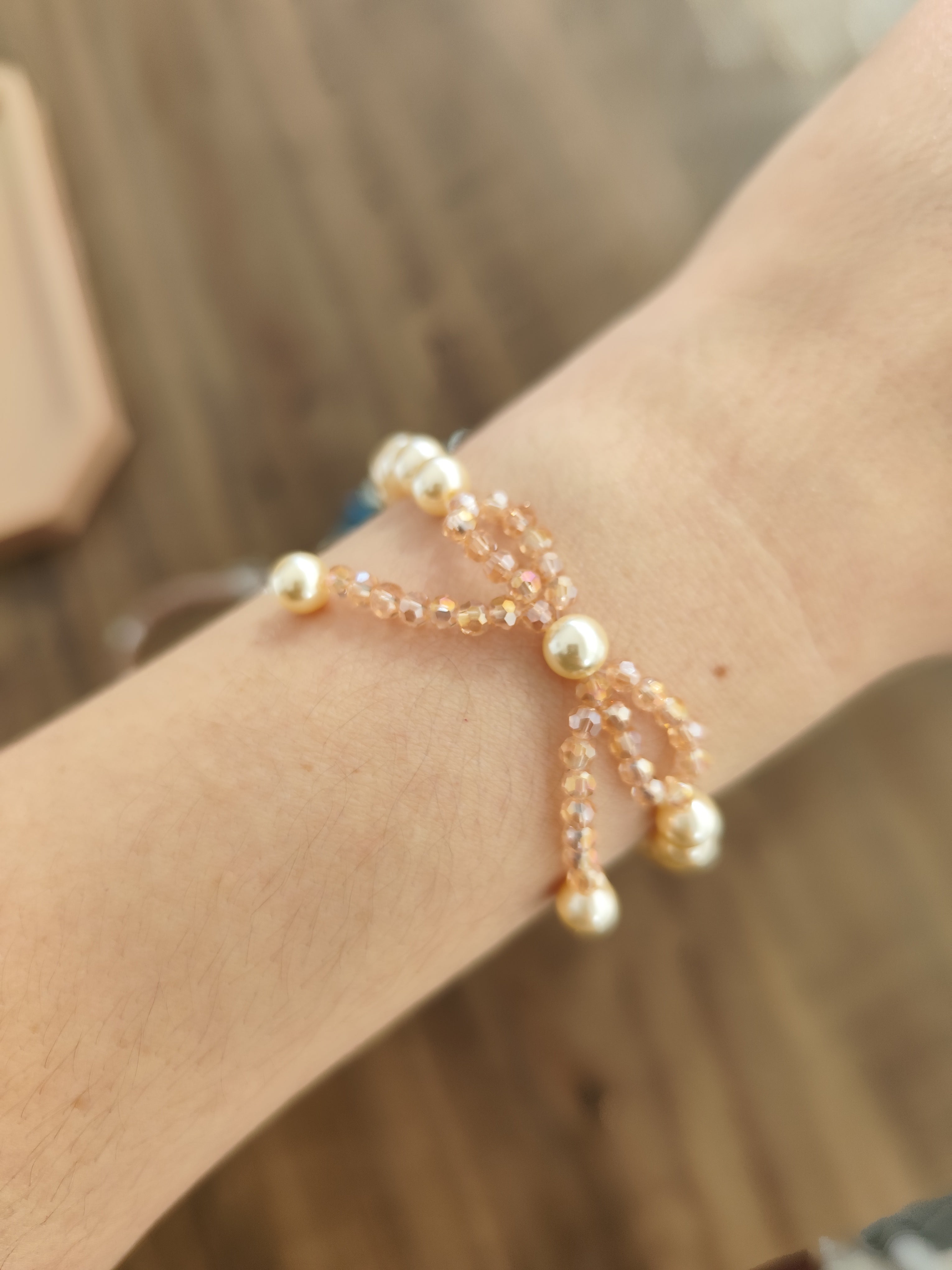 Pulseira Laço e Pérolas Champagne